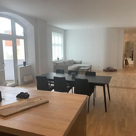 Entire 2-bedroom With Jacuzzi Apartment